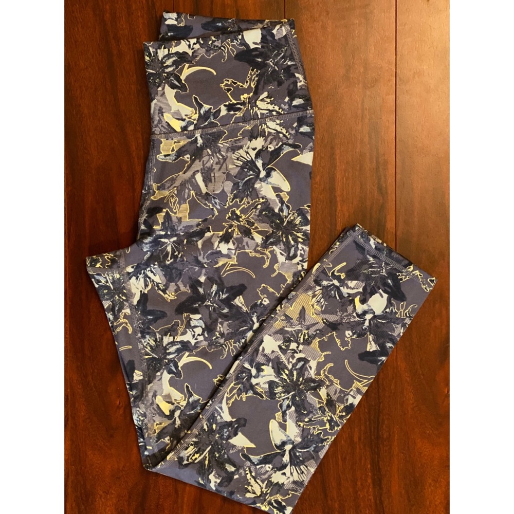 Fabletics High Waist Linear Lily Print Legging